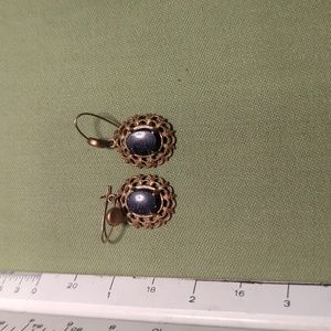Vintage golden wire earrings with blue/purple stones